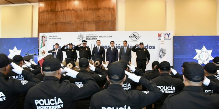 Otorga-Monterrey-37-ascensos-a-policias-y-transitos