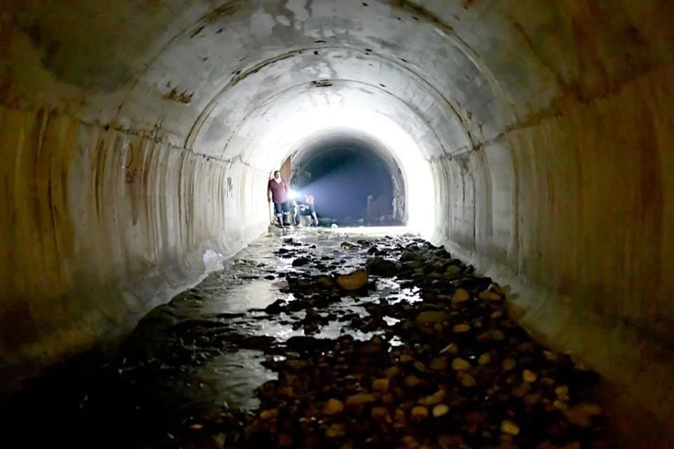 Gobierno de Monterrey trabaja en una solución a los daños del drenaje pluvial para evitar inundaciones y proteger la infraestructura crítica de la ciudad.