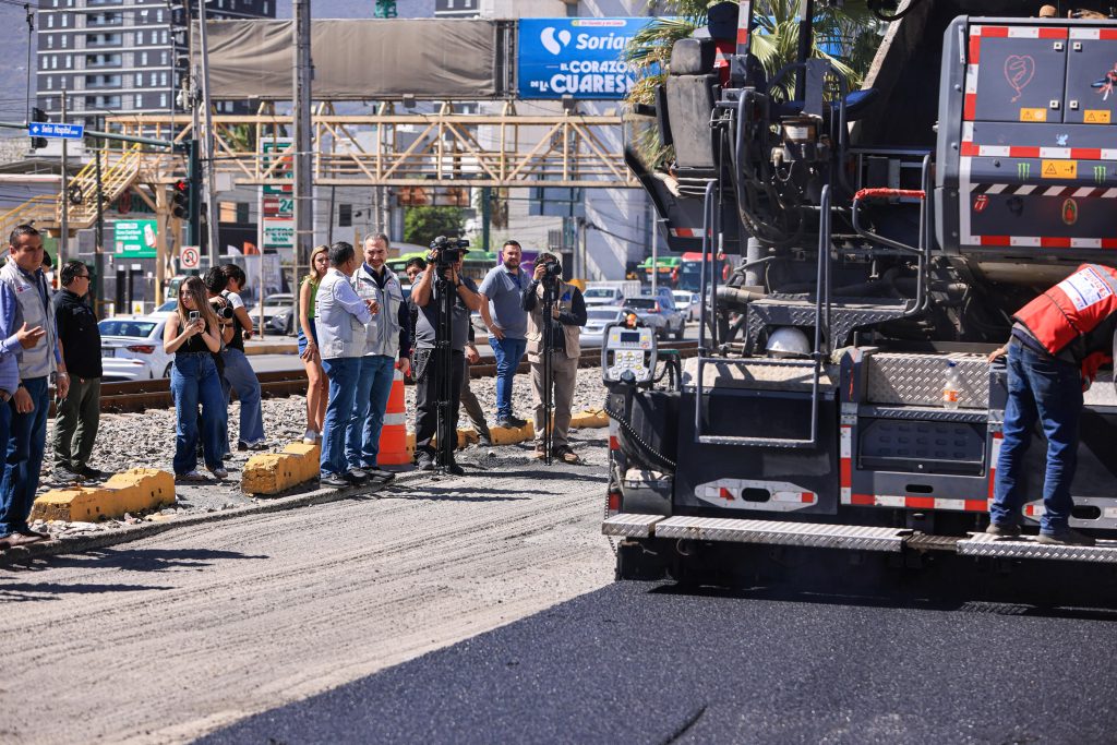 rehabilitación-vial-nuevo-pavimento-Vialidades-Regias-2026-bacheo-profundo-recarpeteo