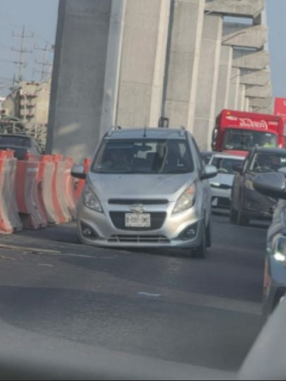 Bache en av. Miguel Alemán complican la vialidad