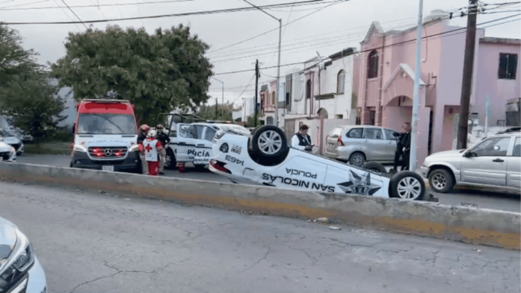 volcadura en San Nicolás de los Garza por Persecución policiaca
