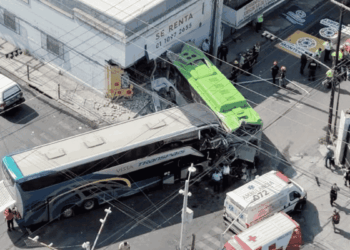 autobus sin frenos provoca fuerte accidente de transpais