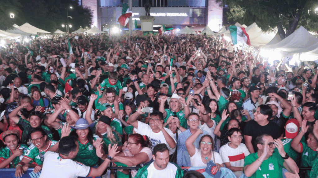 aficionados-de-nuevo-leon - El OBSERVADOR aficionados de Nuevo León durante los festejos en Monterrey